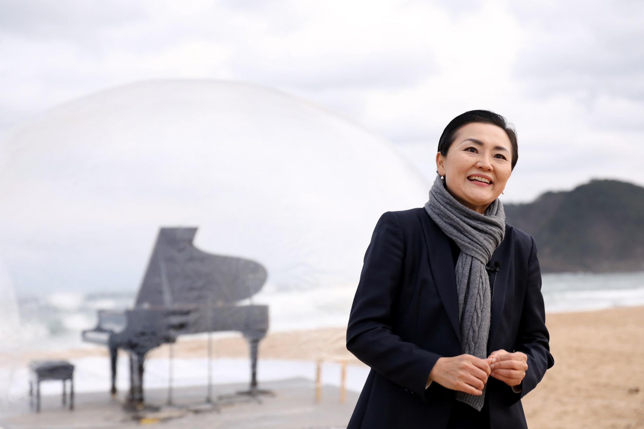Artistic Director Mijung IM, Hwajinpo Beach, 2020