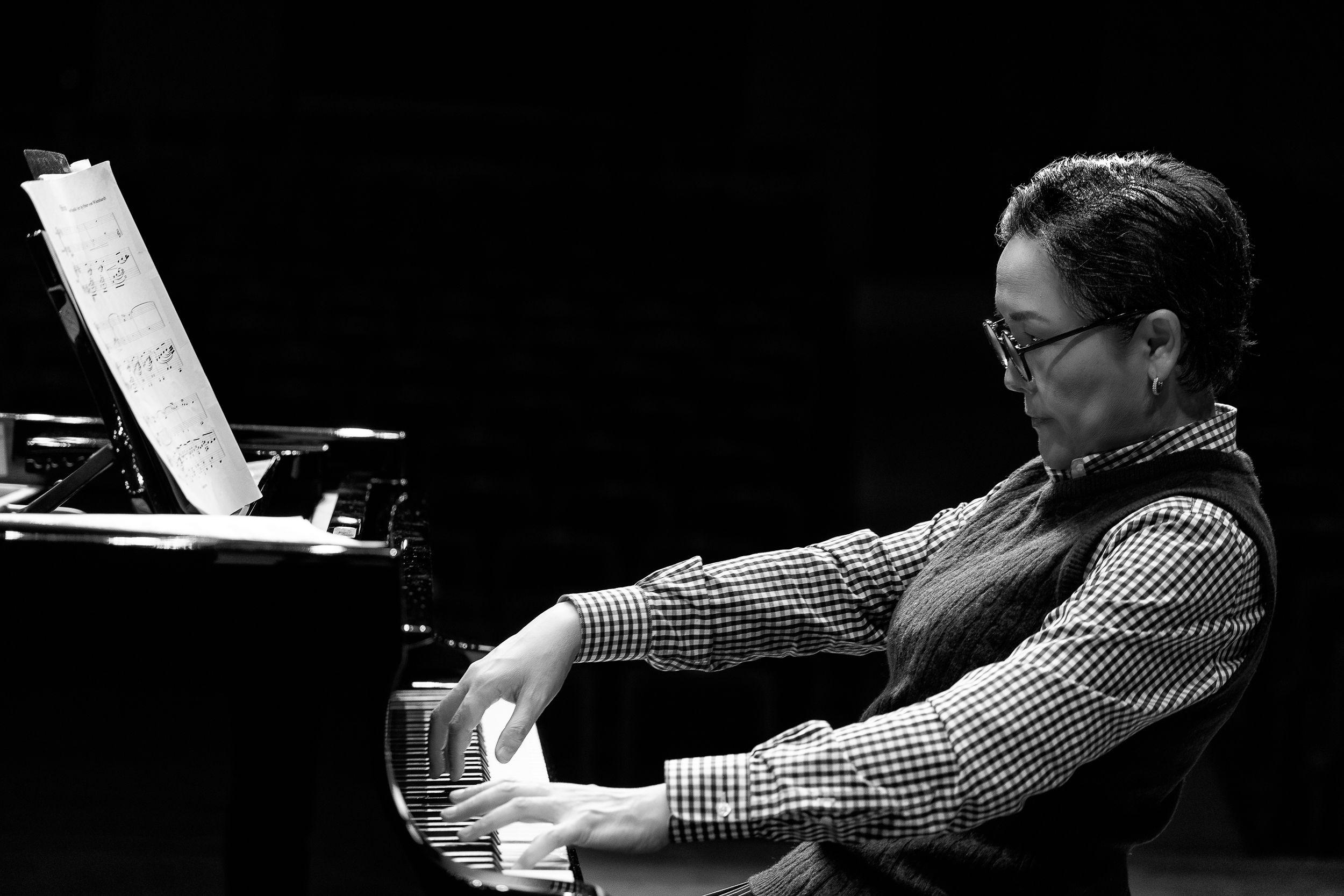 Mijung IM in rehearsal at the piano