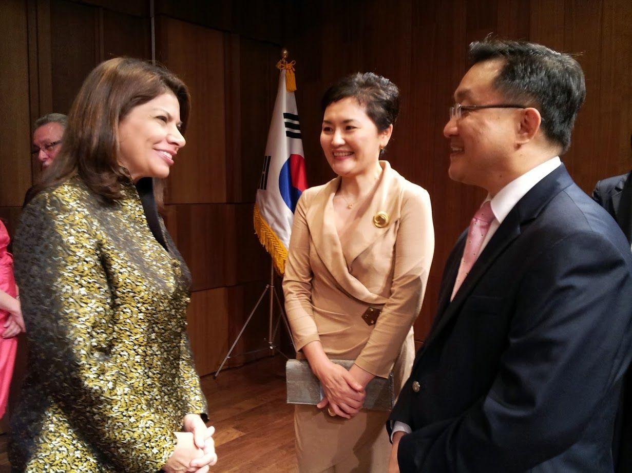 Mijung IM meeting with former Costa Rican President Laura Chinchilla and her husband